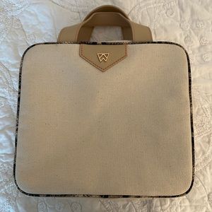 Kelly Wynne Round Trip Toiletry Case